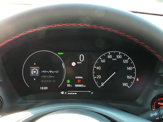 ヴェゼル ｅ：ＨＥＶ　ＲＳ　登録済未使用車　３６０°カメラ　ＥＴＣ２．０　ＢＳＩ　プレミアムオーディオ　ホンダコネクトディスプレイ　ＡＣＣ　アダプティブドライビングビーム　後退出庫サポート　ＬＫＡＳ　ＣＭＢＳ（9枚目）