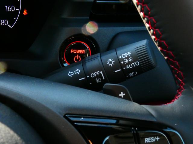 ヴェゼル ｅ：ＨＥＶ　ＲＳ　登録済未使用車　３６０°カメラ　ＥＴＣ２．０　ＢＳＩ　プレミアムオーディオ　ホンダコネクトディスプレイ　ＡＣＣ　アダプティブドライビングビーム　後退出庫サポート　ＬＫＡＳ　ＣＭＢＳ（14枚目）
