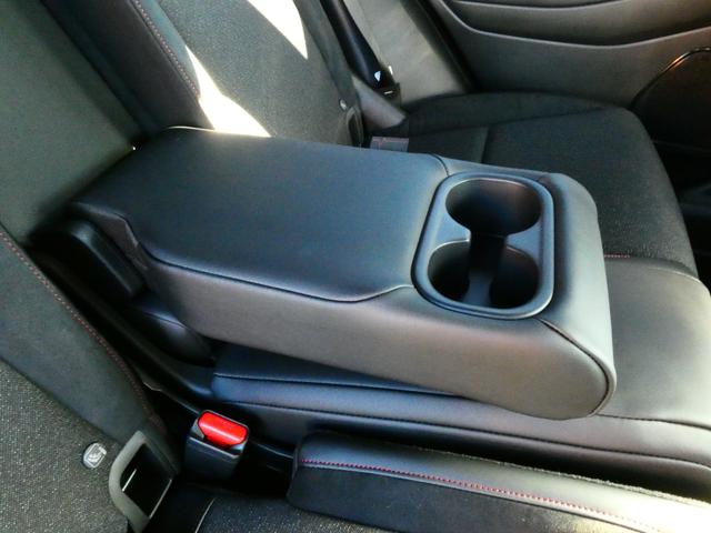 ヴェゼル ｅ：ＨＥＶ　ＲＳ　登録済未使用車　３６０°カメラ　ＥＴＣ２．０　ＢＳＩ　プレミアムオーディオ　ホンダコネクトディスプレイ　ＡＣＣ　アダプティブドライビングビーム　後退出庫サポート　ＬＫＡＳ　ＣＭＢＳ（24枚目）