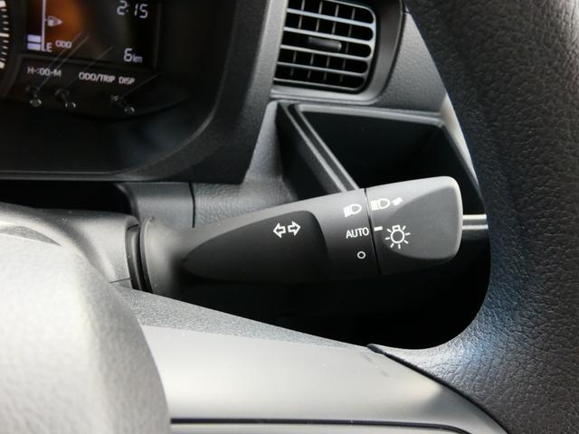 ハイゼットトラック スタンダード　届出済未使用車　ＡＨＢ　荷台マット　作業灯　ラバーマット　標識認識　テールゲートチェーン　車線逸脱抑制　先行車発進お知らせ　誤発進抑制　オートライト　コーナーセンサー（7枚目）