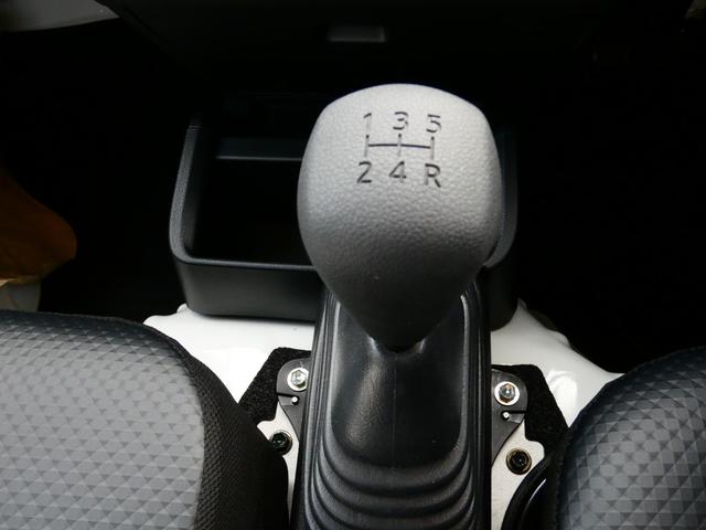 ハイゼットトラック スタンダード　届出済未使用車　ＡＨＢ　荷台マット　作業灯　ラバーマット　標識認識　テールゲートチェーン　車線逸脱抑制　先行車発進お知らせ　誤発進抑制　オートライト　コーナーセンサー（9枚目）