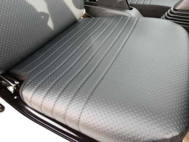 ハイゼットトラック スタンダード　届出済未使用車　ＡＨＢ　荷台マット　作業灯　ラバーマット　標識認識　テールゲートチェーン　車線逸脱抑制　先行車発進お知らせ　誤発進抑制　オートライト　コーナーセンサー（13枚目）