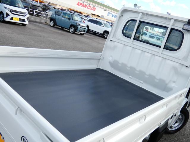 ハイゼットトラック スタンダード　届出済未使用車　ＡＨＢ　荷台マット　作業灯　ラバーマット　標識認識　テールゲートチェーン　車線逸脱抑制　先行車発進お知らせ　誤発進抑制　オートライト　コーナーセンサー（18枚目）