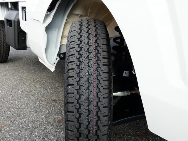 ハイゼットトラック スタンダード　届出済未使用車　ＡＨＢ　荷台マット　作業灯　ラバーマット　標識認識　テールゲートチェーン　車線逸脱抑制　先行車発進お知らせ　誤発進抑制　オートライト　コーナーセンサー（24枚目）