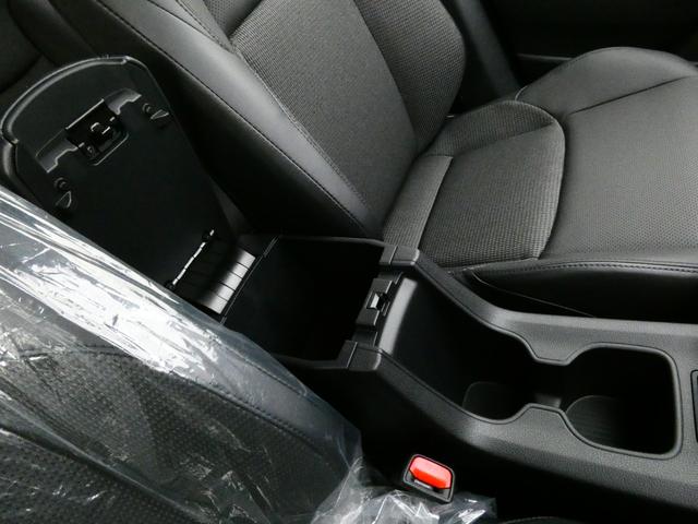 カローラクロス ハイブリッド　Ｚ　登録済未使用車　パノラマルーフ　３６０°カメラ　ＢＳＭ　トヨタチームメイト　１０．５型ＤＡＰｌｕｓ　ＡＣ１００Ｖ　ＥＴＣ２．０　ＰＫＳＢ　ＬＴＡ　ＳＲＰ　ドラレコ前後　ルーフレール（21枚目）