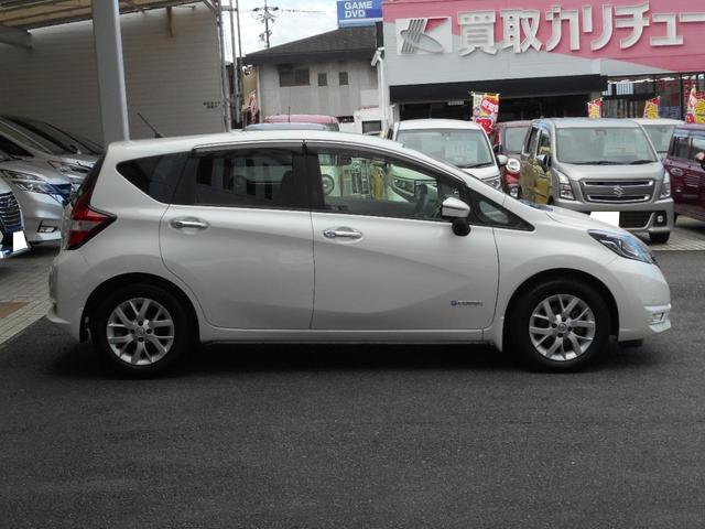 ノート e-パワー メダリスト 車検整備付き SDナビ アラウンドビューモニター ブルートゥース CDDVD フルセグTV アルミホイール ETC スマートキー(6枚目)