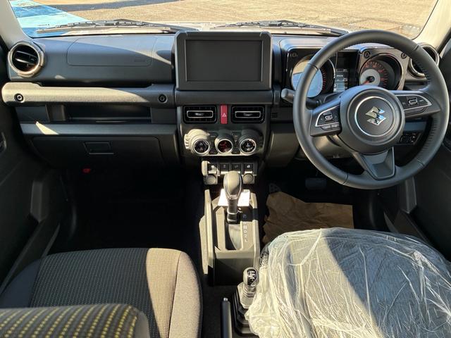 ジムニー XC 届出済未使用車 4WD オートクルーズコントロール シートヒーター LEDヘッドライト オートマチックハイビーム スマートキー 純正AW(3枚目)