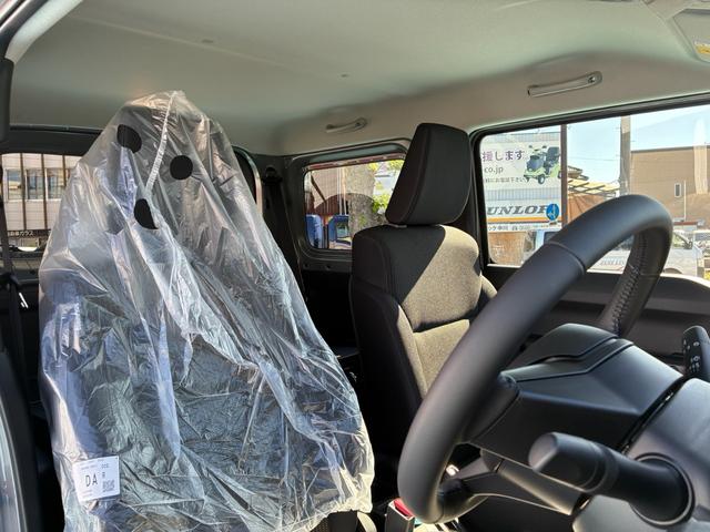 ジムニー XC 届出済未使用車 4WD オートクルーズコントロール シートヒーター LEDヘッドライト オートマチックハイビーム スマートキー 純正AW(4枚目)