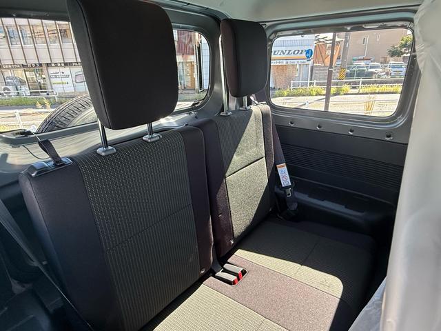 ジムニー XC 届出済未使用車 4WD オートクルーズコントロール シートヒーター LEDヘッドライト オートマチックハイビーム スマートキー 純正AW(5枚目)