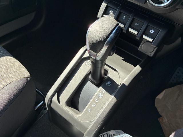 ジムニー XC 届出済未使用車 4WD オートクルーズコントロール シートヒーター LEDヘッドライト オートマチックハイビーム スマートキー 純正AW(28枚目)