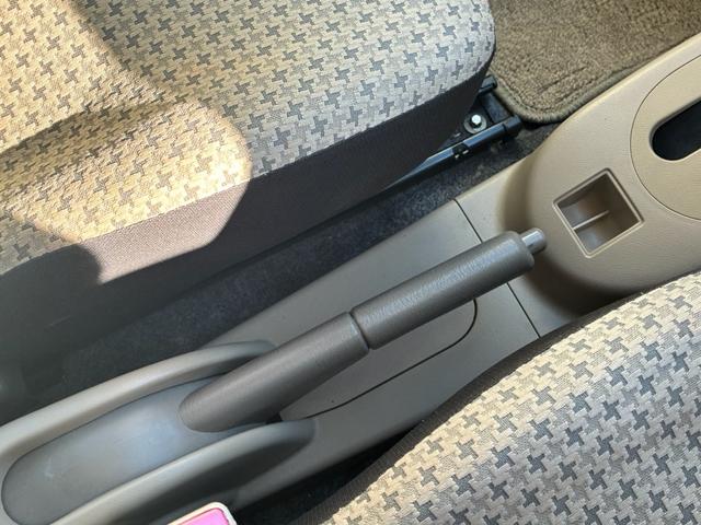 アルト G ワンオーナー 禁煙車 盗難防止システム 衝突安全ボディ 電動格納ミラー エアコン パワーステアリング パワーウィンドウ フロアマット CD 電源ソケット(23枚目)