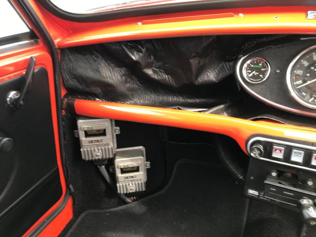 ＭＩＮＩ ＨＬ　ミニ１０００　４速マニュアル　ウェーバーキャブ　コスミック１０インチアルミ　前後Ｈｉ－Ｌｏ　センターメーター　前後ネガティブ（35枚目）