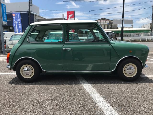 ＭＩＮＩ 　１．３ｉ　４速マニュアルシフト　同色ＮＥＷペイント　ＮＥＷルーフライナー　オーバーフェンダーレスＭｋ－ＩＩ仕様　センターメーター　１０インチホイール　前後Ｈｉ－Ｌｏキット　１年保証（4枚目）