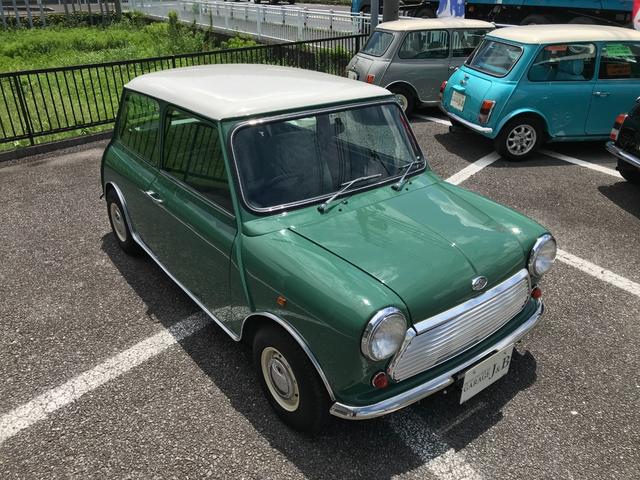 ＭＩＮＩ 　１．３ｉ　４速マニュアルシフト　同色ＮＥＷペイント　ＮＥＷルーフライナー　オーバーフェンダーレスＭｋ－ＩＩ仕様　センターメーター　１０インチホイール　前後Ｈｉ－Ｌｏキット　１年保証（12枚目）