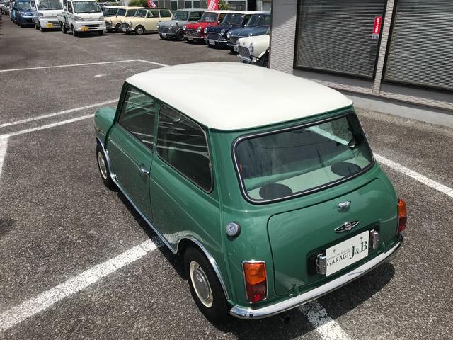 ＭＩＮＩ 　１．３ｉ　４速マニュアルシフト　同色ＮＥＷペイント　ＮＥＷルーフライナー　オーバーフェンダーレスＭｋ－ＩＩ仕様　センターメーター　１０インチホイール　前後Ｈｉ－Ｌｏキット　１年保証（15枚目）
