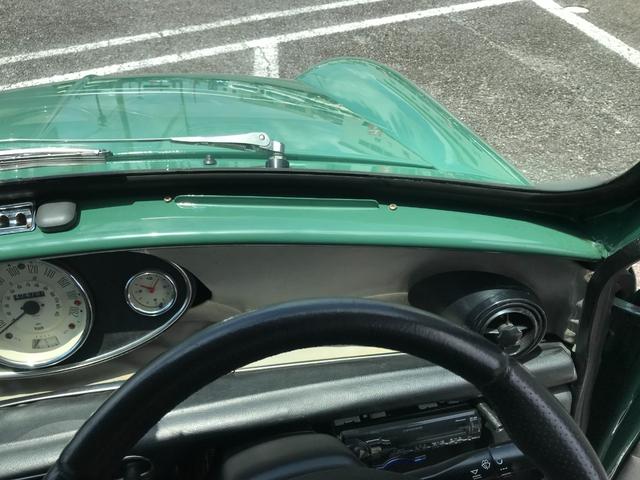ＭＩＮＩ 　１．３ｉ　４速マニュアルシフト　同色ＮＥＷペイント　ＮＥＷルーフライナー　オーバーフェンダーレスＭｋ－ＩＩ仕様　センターメーター　１０インチホイール　前後Ｈｉ－Ｌｏキット　１年保証（16枚目）