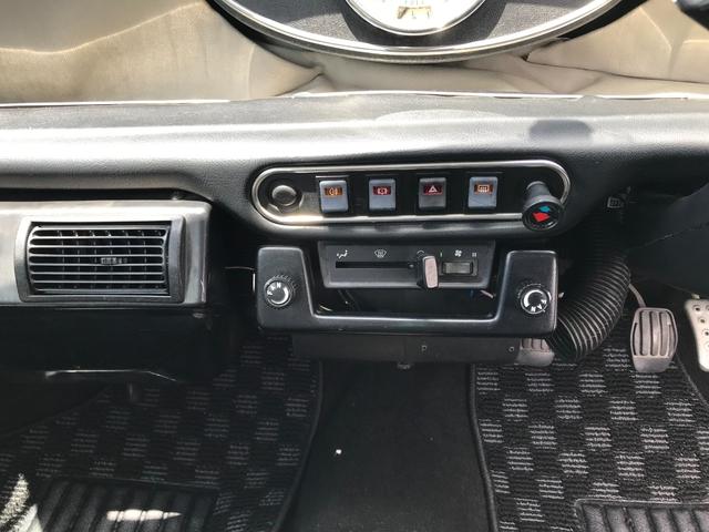 ＭＩＮＩ 　１．３ｉ　４速マニュアルシフト　同色ＮＥＷペイント　ＮＥＷルーフライナー　オーバーフェンダーレスＭｋ－ＩＩ仕様　センターメーター　１０インチホイール　前後Ｈｉ－Ｌｏキット　１年保証（23枚目）