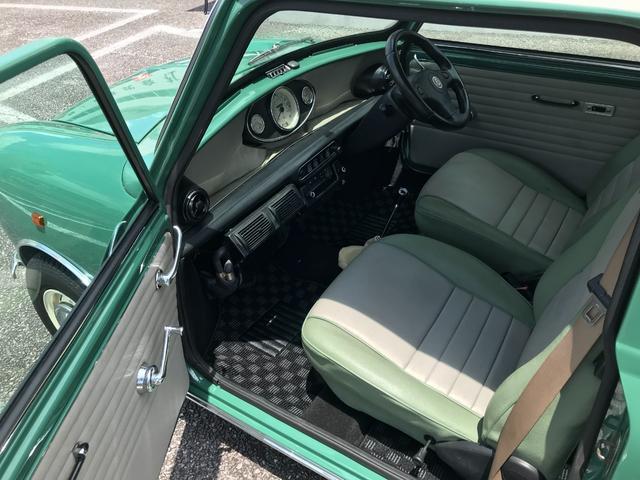 ＭＩＮＩ 　１．３ｉ　４速マニュアルシフト　同色ＮＥＷペイント　ＮＥＷルーフライナー　オーバーフェンダーレスＭｋ－ＩＩ仕様　センターメーター　１０インチホイール　前後Ｈｉ－Ｌｏキット　１年保証（25枚目）