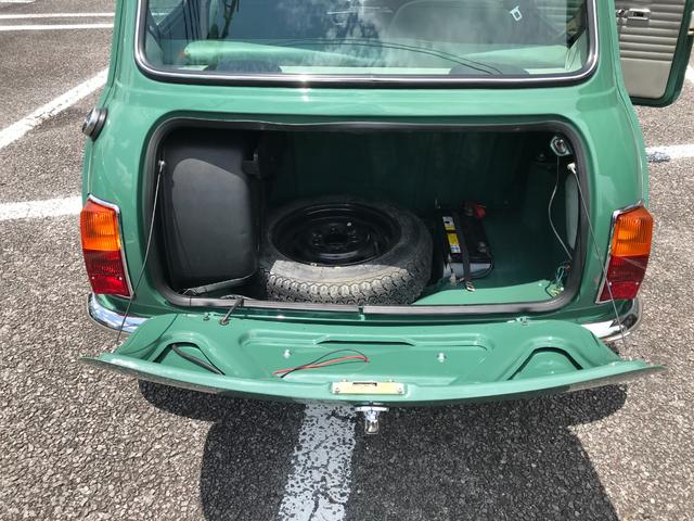 ＭＩＮＩ 　１．３ｉ　４速マニュアルシフト　同色ＮＥＷペイント　ＮＥＷルーフライナー　オーバーフェンダーレスＭｋ－ＩＩ仕様　センターメーター　１０インチホイール　前後Ｈｉ－Ｌｏキット　１年保証（40枚目）