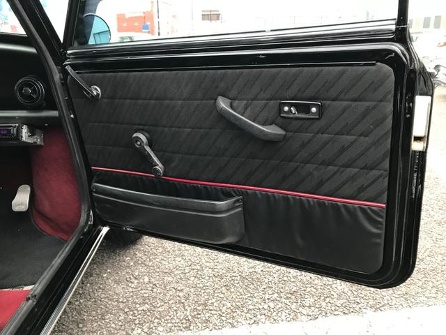 ＭＩＮＩ 　１．３ｉ　４速マニュアルシフト　センターメーター　吊り下げクーラー　スピードスター１０インチアルミ　前後Ｈｉ－Ｌｏキット　センターマフラー　修復歴無し　１年保証（22枚目）