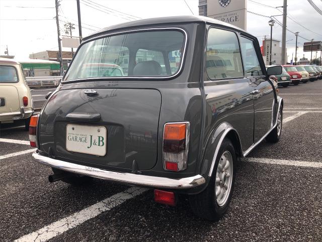 ＭＩＮＩ ケンジントン　４速オートマ　ヘリテイジカラー　前後Ｈｉ－Ｌｏキット　レザーシート　　ＥＴＣ　１年保証（8枚目）