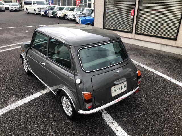 ＭＩＮＩ ケンジントン　４速オートマ　ヘリテイジカラー　前後Ｈｉ－Ｌｏキット　レザーシート　　ＥＴＣ　１年保証（15枚目）