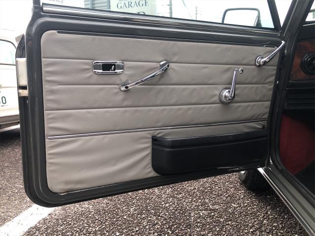 ＭＩＮＩ ケンジントン　４速オートマ　ヘリテイジカラー　前後Ｈｉ－Ｌｏキット　レザーシート　　ＥＴＣ　１年保証（26枚目）