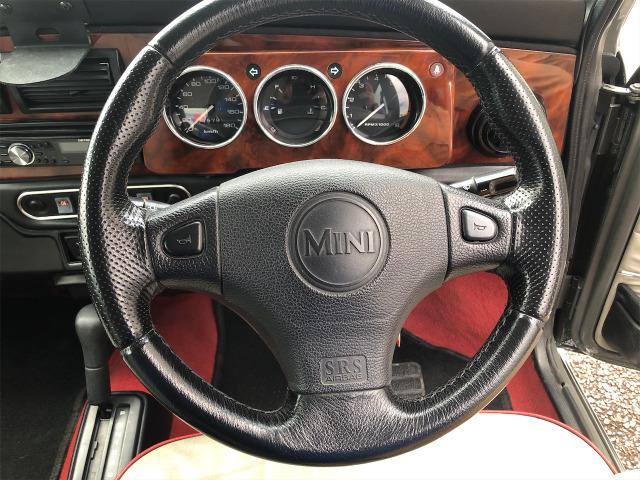 ＭＩＮＩ ケンジントン　４速オートマ　ヘリテイジカラー　前後Ｈｉ－Ｌｏキット　レザーシート　　ＥＴＣ　１年保証（30枚目）