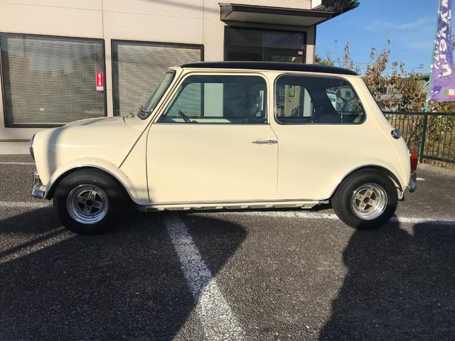 MINI メイフェア 4速マニュアルシフト 同色全塗装済みMk-I仕様 6Jオーバーフェンダー&Sスター10インチアルミ バルタンステンレスセンターマフラー 前後Hi-Loキット ナルディレザーステアリング 1年保証(5枚目)