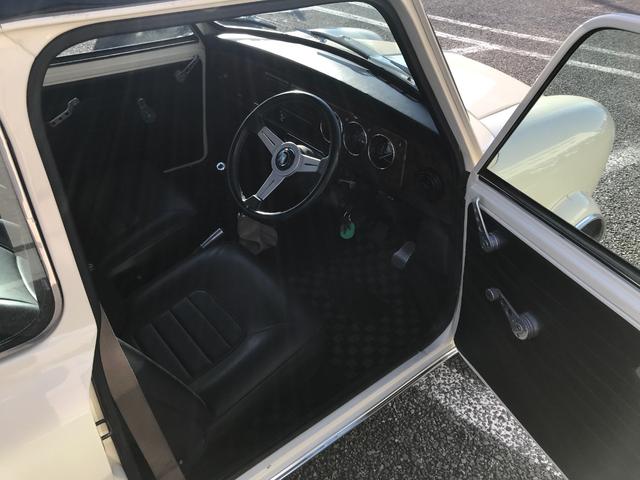 MINI メイフェア 4速マニュアルシフト 同色全塗装済みMk-I仕様 6Jオーバーフェンダー&Sスター10インチアルミ バルタンステンレスセンターマフラー 前後Hi-Loキット ナルディレザーステアリング 1年保証(22枚目)