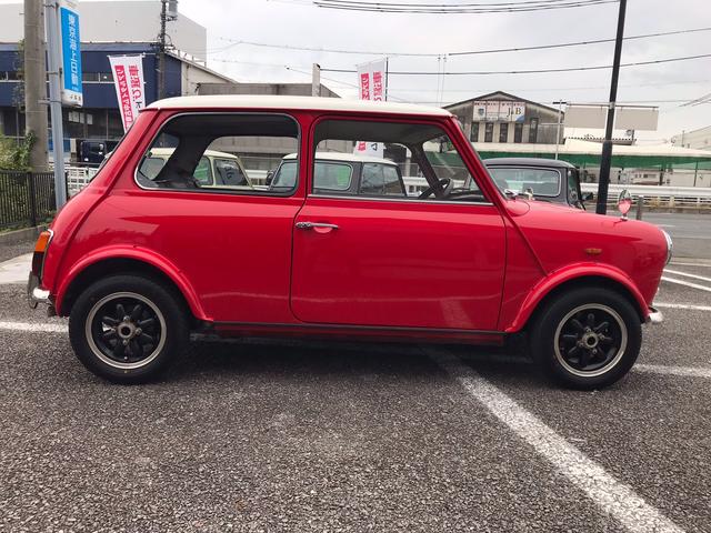 ＭＩＮＩ 　１．３ツインキャブ並行　４速マニュアルシフト　センターメーター　レザーシート　前後Ｈｉ－Ｌｏキット　ＣＲ１２インチアルミ　１年保証（4枚目）