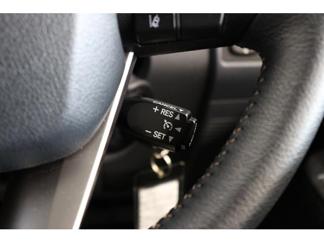 ランドクルーザー７０ ＡＸ　丸目ＬＥＤヘッドライト　電動デフロック　バックモニター内蔵自動防眩ミラー　純正１６インチアルミホイール　デュアルモードオートマチックロッキングハブ　アルミ製サイドステップ　トヨタセーフティセンス搭載（12枚目）