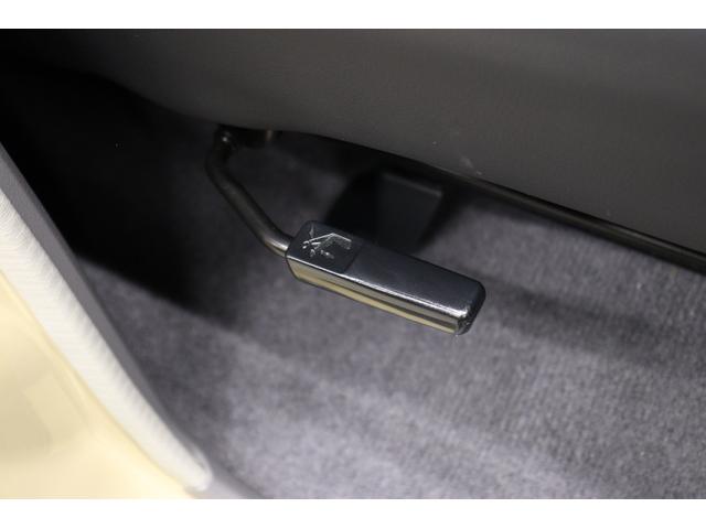 ランドクルーザー７０ ＡＸ　丸目ＬＥＤヘッドライト　電動デフロック　バックモニター内蔵自動防眩ミラー　純正１６インチアルミホイール　デュアルモードオートマチックロッキングハブ　アルミ製サイドステップ　トヨタセーフティセンス搭載（51枚目）