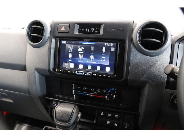 ランドクルーザー７０ ＡＸ　丸目ＬＥＤヘッドライト　電動デフロック　バックモニター内蔵自動防眩ミラー　純正１６インチアルミ　デュアルモードオートマチックロッキングハブ　アルミ製サイドステップ　トヨタセーフティセンス搭載　ＥＴＣ（8枚目）