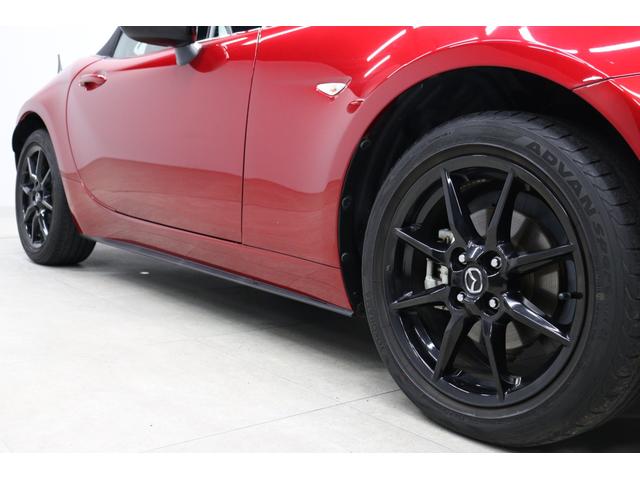 ロードスター  純正ナビ バックカメラ シートヒーター CD/DVDデッキ LEDヘッドランプ バレンティテールランプ 2本出しマフラー リヤスポイラー LEDアクセサリーランプ ソウルレッドクリスタルシャイン(16枚目)