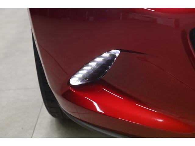 ロードスター  純正ナビ バックカメラ シートヒーター CD/DVDデッキ LEDヘッドランプ バレンティテールランプ 2本出しマフラー リヤスポイラー LEDアクセサリーランプ ソウルレッドクリスタルシャイン(24枚目)
