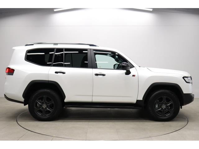 ランドクルーザー GRスポーツ ディーゼルターボ 登録済未使用車 寒冷地 電動デフロック クールBOX ムーンルーフ ルーフレール 全周囲モニター BSM HUD シートメモリー付パワーシート シートヒーター&ベンチレーション(11枚目)