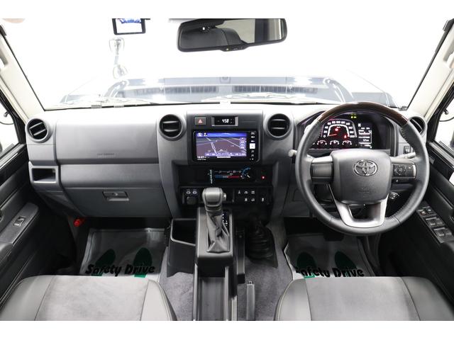 ランドクルーザー70 AX 丸目LEDヘッドライト 純正ナビ 純正ドラレコ 電動デフロック バックモニター内臓自動防眩ミラー 純正16インチアルミホイール ナビ連動バックカメラ アルミ製サイドステップ トヨタセーフティセンス(8枚目)