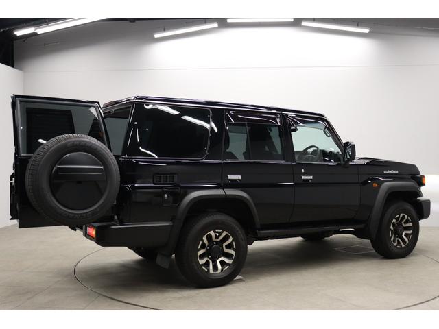 ランドクルーザー70 AX 丸目LEDヘッドライト 純正ナビ 純正ドラレコ 電動デフロック バックモニター内臓自動防眩ミラー 純正16インチアルミホイール ナビ連動バックカメラ アルミ製サイドステップ トヨタセーフティセンス(29枚目)