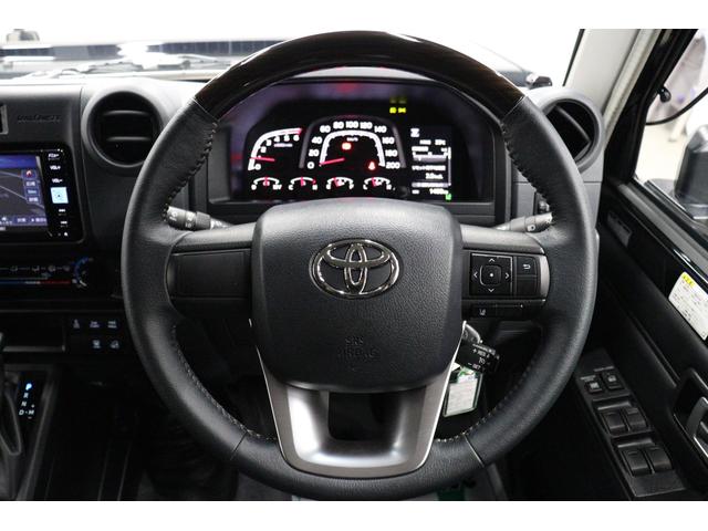 ランドクルーザー70 AX 丸目LEDヘッドライト 純正ナビ 純正ドラレコ 電動デフロック バックモニター内臓自動防眩ミラー 純正16インチアルミホイール ナビ連動バックカメラ アルミ製サイドステップ トヨタセーフティセンス(70枚目)