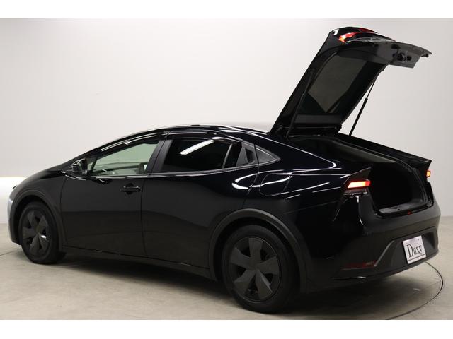 プリウス U 全周囲モニター ブラインドスポットモニター TSS拡張パック 上級グラディエントブラック内装 シートヒーター インパネイルミネーション 周辺車両接近サポート ステアリングヒーター フルセグTV ETC(14枚目)