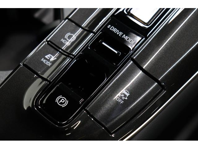 クラウンスポーツ Ｚ　パノラマルーフ　ハンズフリー電動リアドア　ドライブレコーダー機能付きデジタルミラー　置くだけ充電　ＨＵＤ　１２．３インチディスプレイオーディオ　パノラミックビューモニター　ブラインドスポットモニター（61枚目）