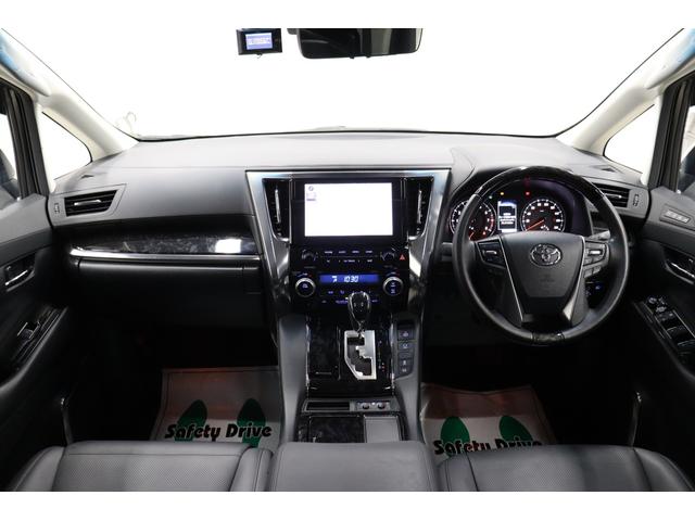 アルファード ２．５Ｓ　Ｃパッケージ　ツインムーンルーフ　１２．１インチ後席モニター　ＢＳＭ　デジタルインナーミラー　パワーバックドア　３眼ＬＥＤヘッドライト＆シーケンシャルウィンカー　両側パワースライドドア　ＨＵＤ　前後ドラレコ　ＥＴＣ（4枚目）