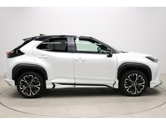 ヤリスクロス ハイブリッドＺ　登録済未使用車　モデリスタエアロ　パワーバックドア　トヨタチームメイト　Ｔコネクトナビｐｌｕｓ　全周囲モニター　ＢＳＭ　パワーシート　シートヒーター　ステアリングヒーター　ＨＤＭＩ　ＥＴＣ２．０（11枚目）