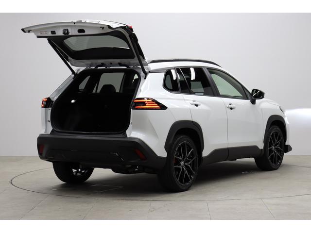 カローラクロス ＧＲスポーツ　即　納　登録済未使用車　電動リアゲート　パノラマルーフ　　ＧＲ専用レッドキャリパー　パノラミックビューモニター　ＢＳＭ　ステアリングヒーター　　純正１９ＡＷ　ハンズフリーパワーバックドア（17枚目）