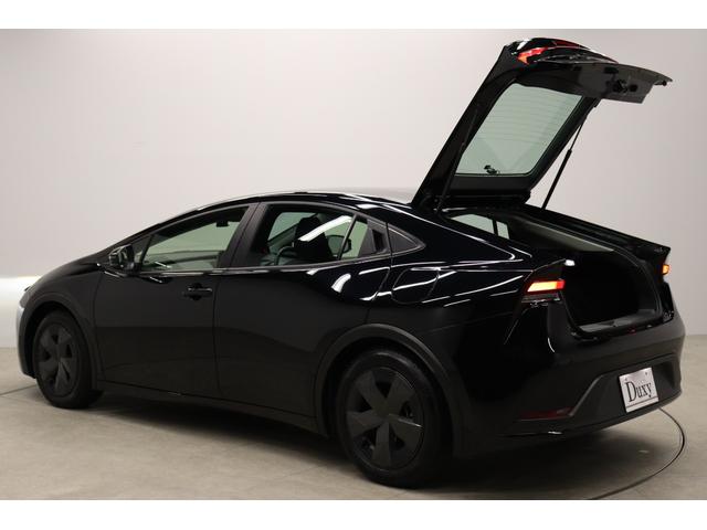 プリウス Ｕ　トヨタセーフティーセンス拡張パック　シートヒーター　上級ファブリックシート　前後ドラレコ　ステアリングヒーター　ブラインドスポットモニター　バックカメラ　ＥＴＣ２．０　ＡＣ１００／１５００Ｗ（13枚目）