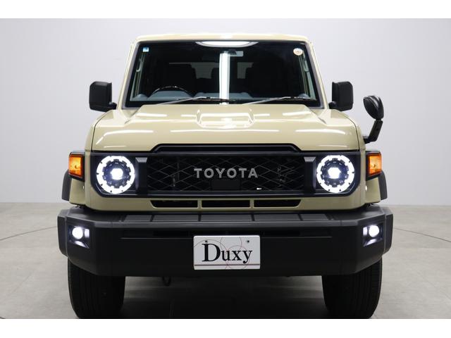 ランドクルーザー７０ ＡＸ　丸目ＬＥＤヘッドライト　ワンオーナー　電動デフロック　クルーズコントロール　バックモニター内臓自動防眩ミラー　純正１６インチアルミホイール　アルミ製サイドステップ　トヨタセーフティセンス搭載（9枚目）