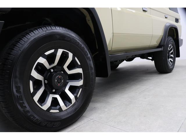 ランドクルーザー７０ ＡＸ　丸目ＬＥＤヘッドライト　ワンオーナー　電動デフロック　クルーズコントロール　バックモニター内臓自動防眩ミラー　純正１６インチアルミホイール　アルミ製サイドステップ　トヨタセーフティセンス搭載（16枚目）