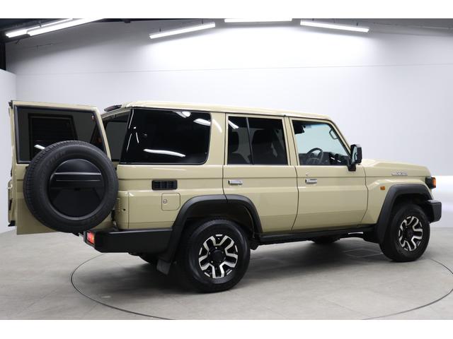 ランドクルーザー７０ ＡＸ　丸目ＬＥＤヘッドライト　ワンオーナー　電動デフロック　クルーズコントロール　バックモニター内臓自動防眩ミラー　純正１６インチアルミホイール　アルミ製サイドステップ　トヨタセーフティセンス搭載（24枚目）