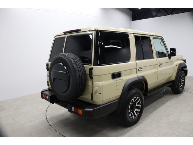 ランドクルーザー７０ ＡＸ　丸目ＬＥＤヘッドライト　ワンオーナー　電動デフロック　クルーズコントロール　バックモニター内臓自動防眩ミラー　純正１６インチアルミホイール　アルミ製サイドステップ　トヨタセーフティセンス搭載（25枚目）